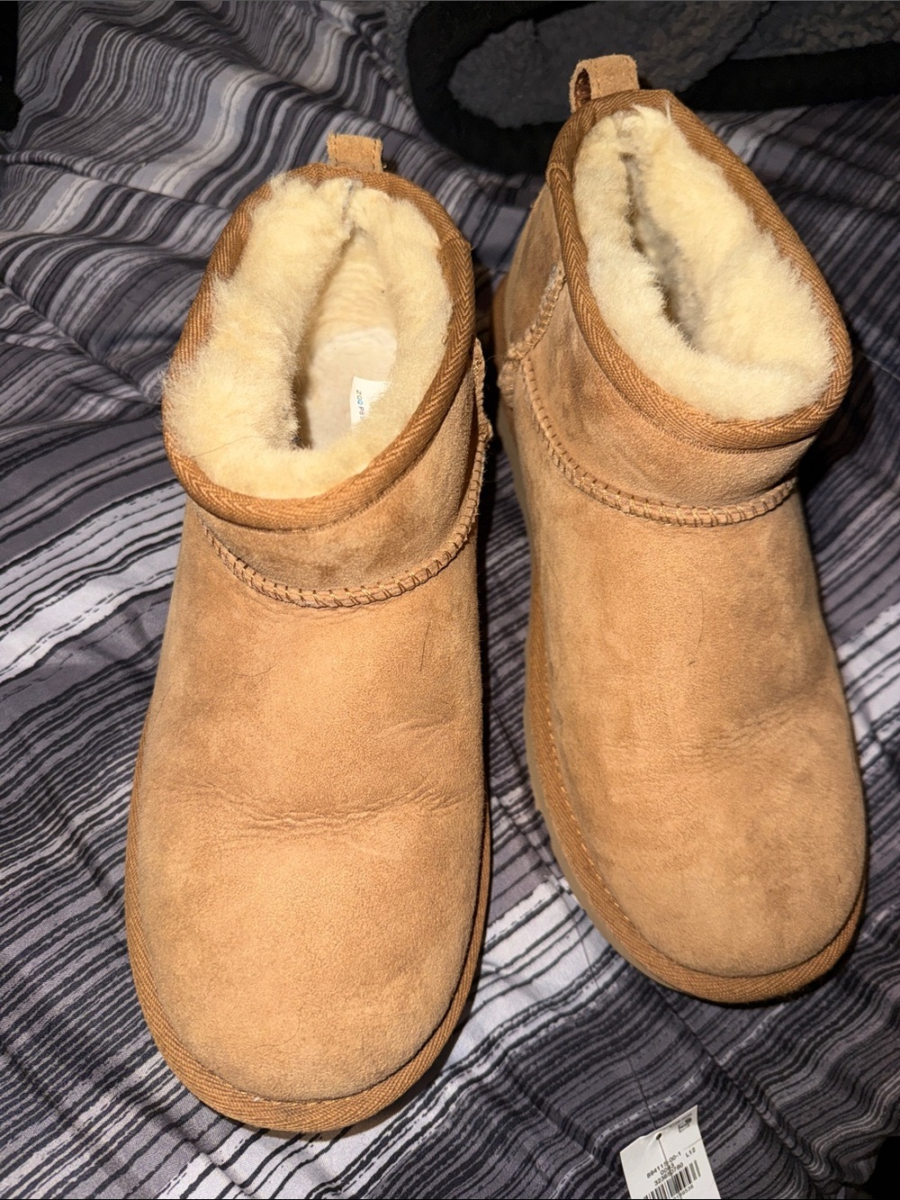 Ultra Mini Uggs Kids size 6 women’s 8